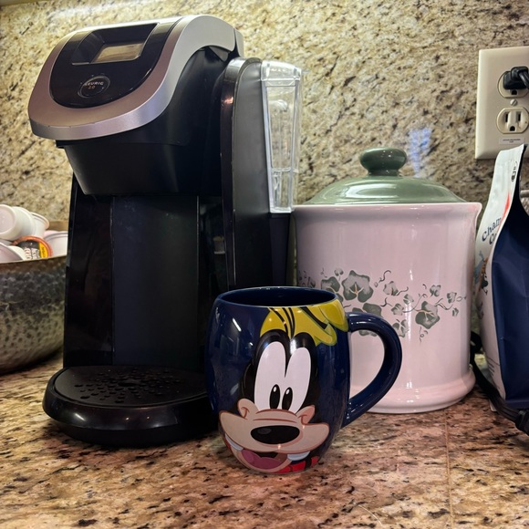Disney’s Goofy 20oz Coffee Mug - Picture 4 of 4